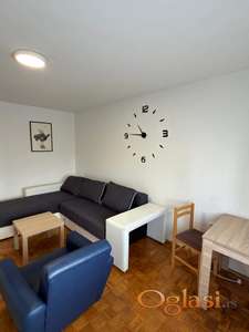 NAMESTEN JEDNOIPOSOBAN STAN PREKO PUTA SAJMA